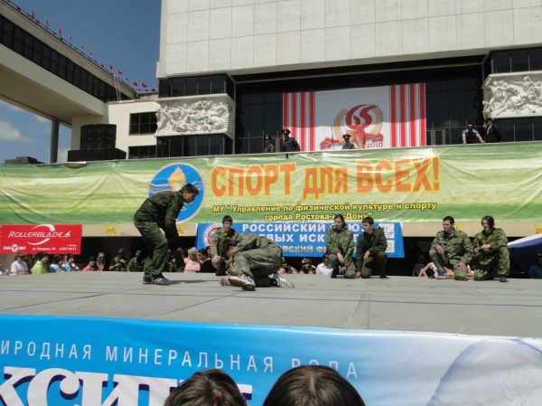 1 мая 2010 на театральной площади